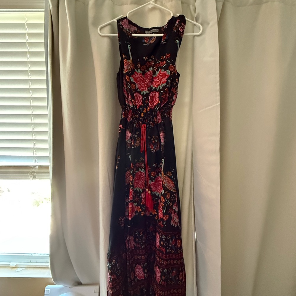 Chic Floral Maxi Dress in Black and Pink